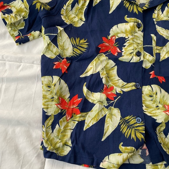 EUC Forever 21 Blue Button Down Hawaiian Shirt Crop Top - Picture 2 of 5